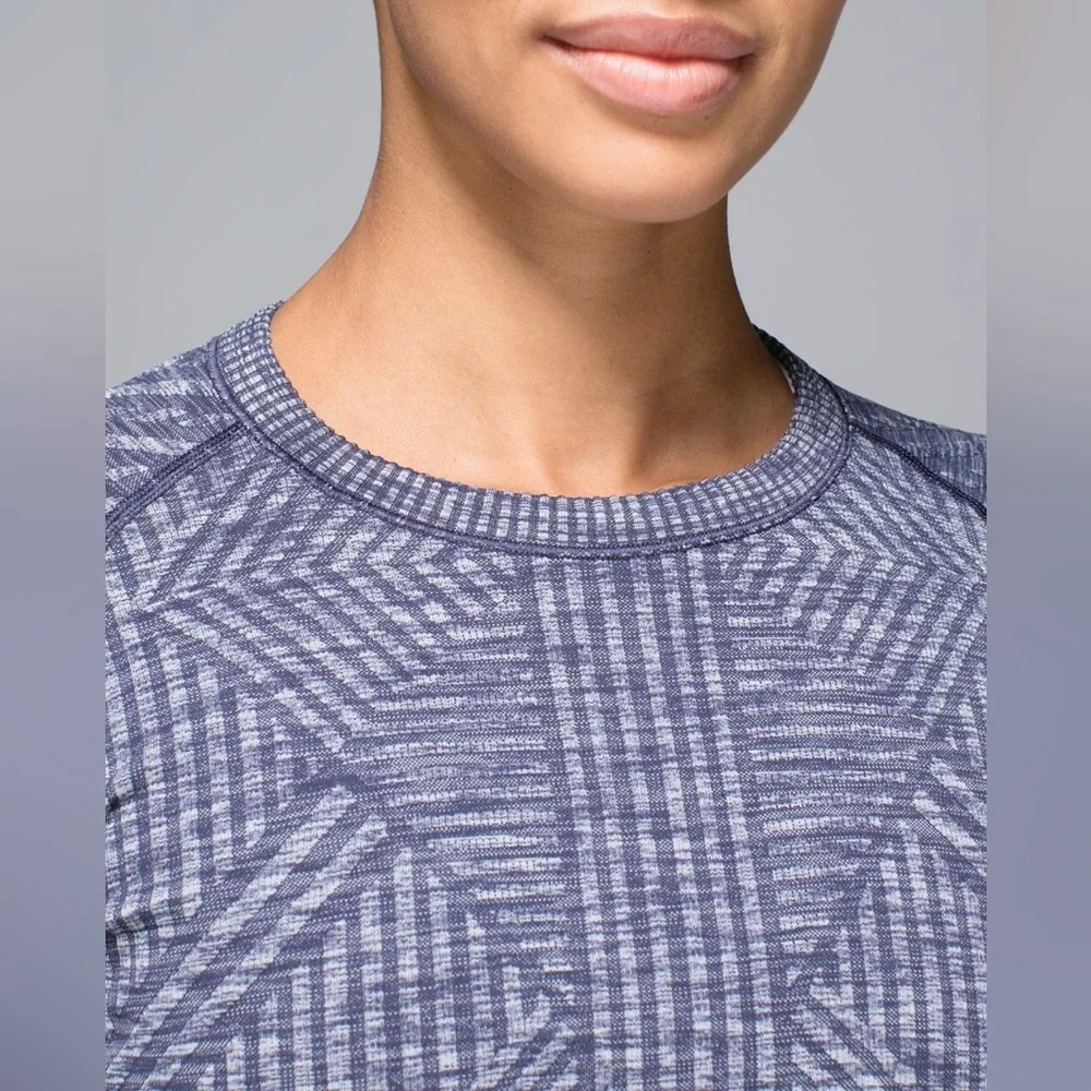 Lululemon Rest Less Pullover in Heathered Cadet Blue Size 10.